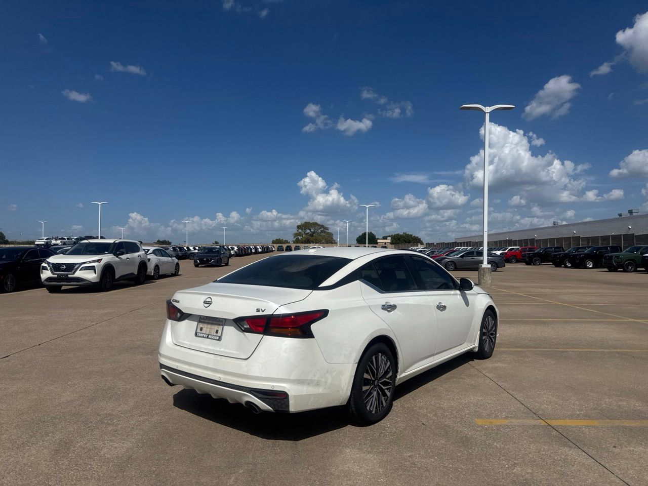 Certified 2024 Nissan Altima 2.5 SV w/ SV Premium Package FWD image 24