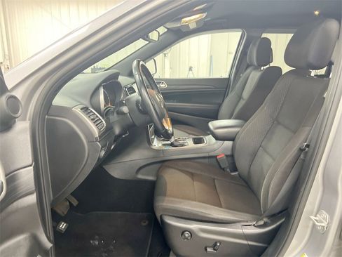 Used 2020 Jeep Grand Cherokee Laredo w/ 18" Wheel & 8.4" Radio Group image 19