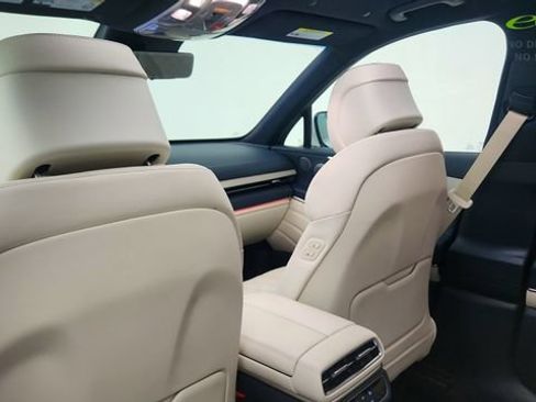 Used 2025 Genesis GV80 3.5T Prestige AWD/4WD image 32