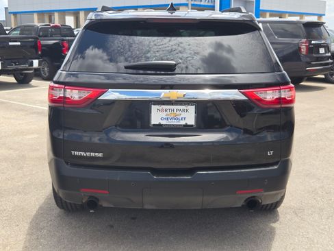 Used 2019 Chevrolet Traverse LT FWD image 4