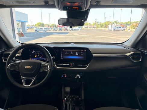 Used 2024 Chevrolet TrailBlazer LT w/ LT Cold Weather Package AWD/4WD image 38