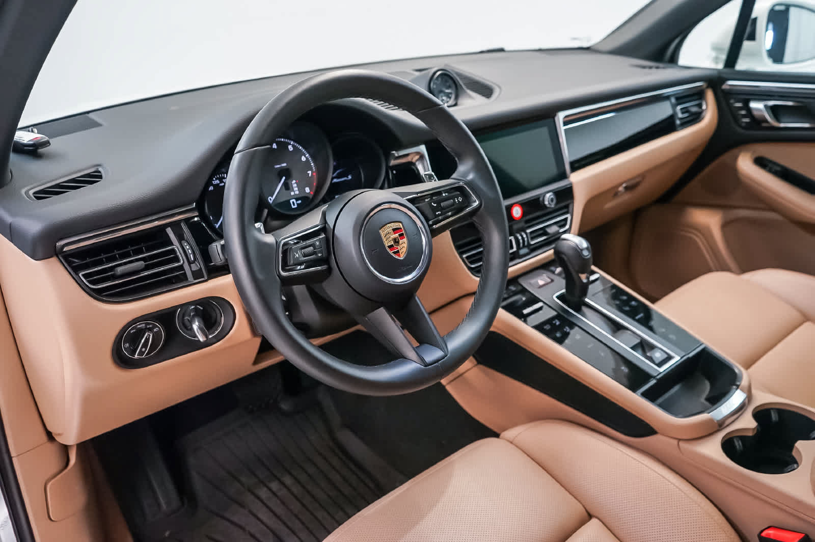 Certified 2026 Porsche Macan S AWD/4WD image 4