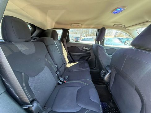 Used 2015 Jeep Cherokee Latitude w/ Comfort/Convenience Group image 44
