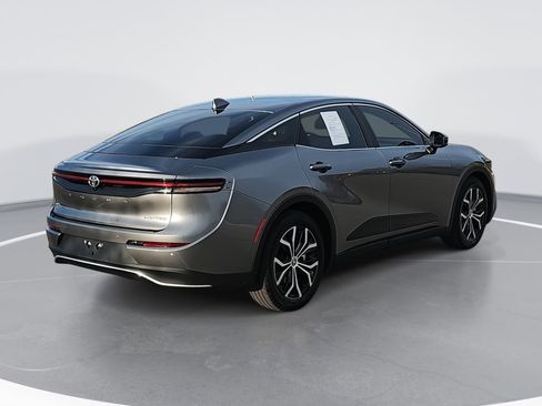 Used 2023 Toyota Crown Limited image 3