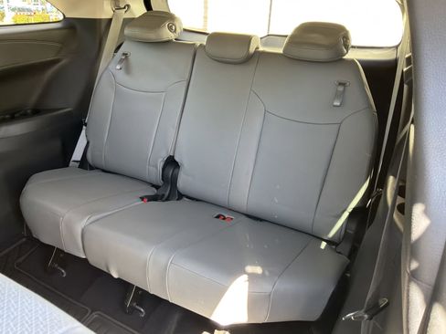 Used 2025 Toyota Sienna XLE image 32