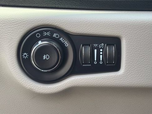 Used 2024 Chrysler Pacifica Touring-L FWD image 61