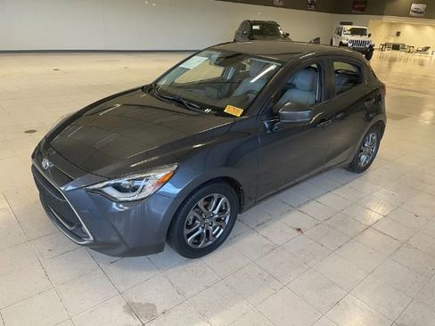 Used 2020 Toyota Yaris XLE image 34
