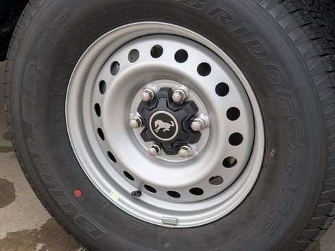 New 2025 Ford Bronco 2-Door image 9