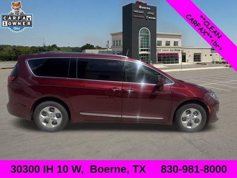 Used 2017 Chrysler Pacifica Touring-L Plus FWD image 2
