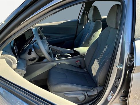 Used 2024 Hyundai Elantra SEL image 25