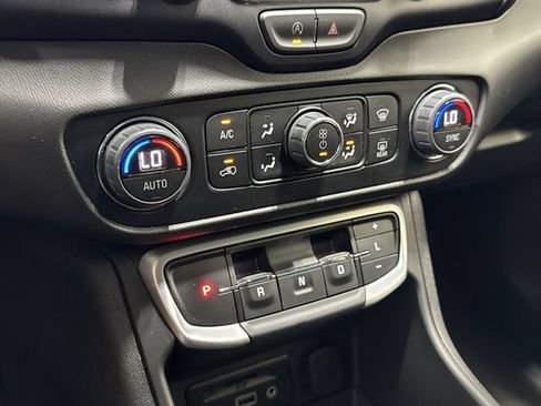 Certified 2024 GMC Terrain SLT FWD image 19