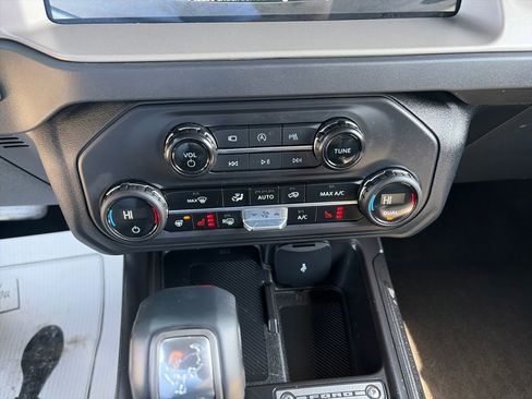 Used 2025 Ford Bronco Outer Banks image 24