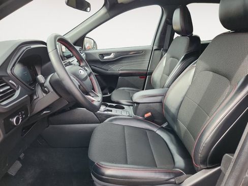 Certified 2025 Ford Escape ST-Line image 9