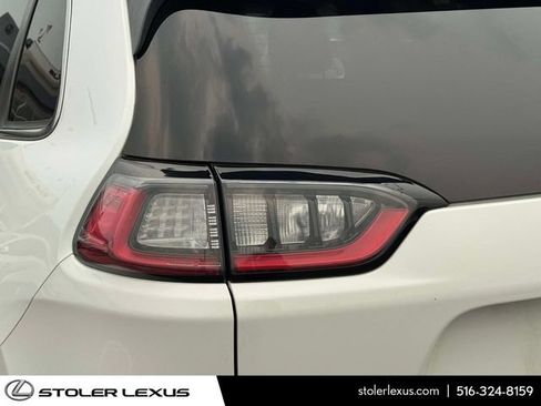 Used 2021 Jeep Cherokee Limited w/ Mopar Interior Package AWD/4WD image 12
