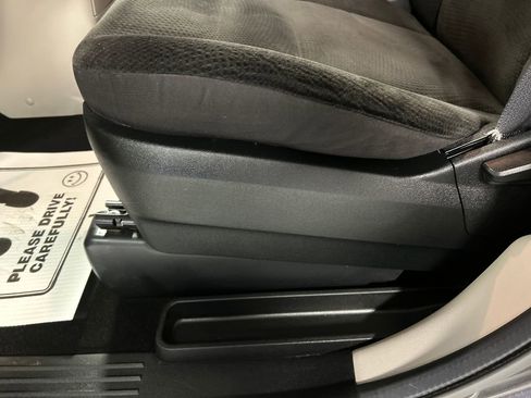 Used 2018 Dodge Grand Caravan SE image 12