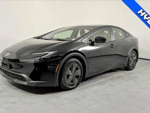 Used 2024 Toyota Prius LE image 2