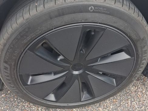 Used 2025 Tesla Model 3 Long Range RWD image 9