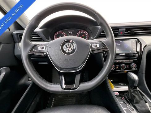 Used 2022 Volkswagen Passat 2.0T SE image 8