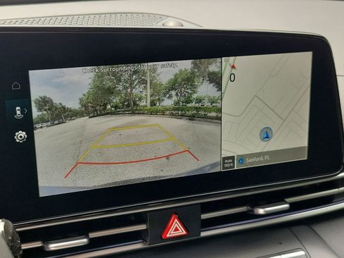 Used 2025 Hyundai Elantra SEL FWD image 24