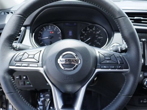 Used 2020 Nissan Rogue SV FWD image 11