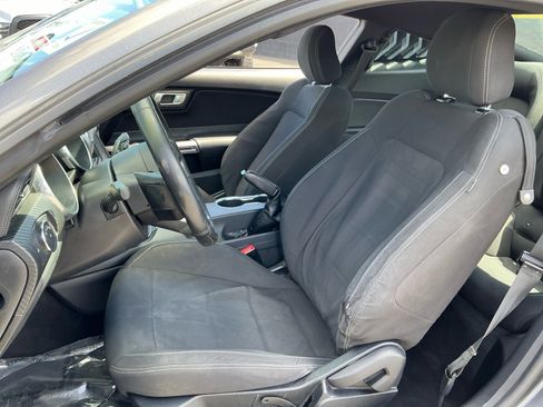 Used 2018 Ford Mustang Coupe RWD image 17