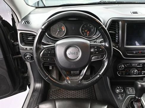 Used 2019 Jeep Cherokee Trailhawk w/ Comfort/Convenience Group AWD/4WD image 24