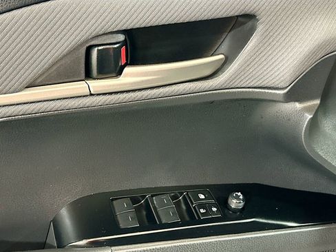 Used 2025 Toyota Camry SE w/ Convenience Package FWD image 15