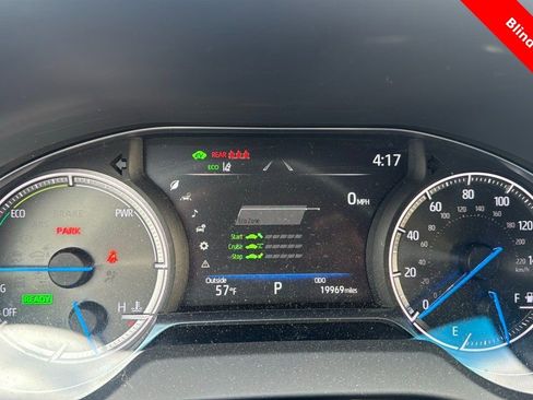 Certified 2023 Toyota Venza LE image 3