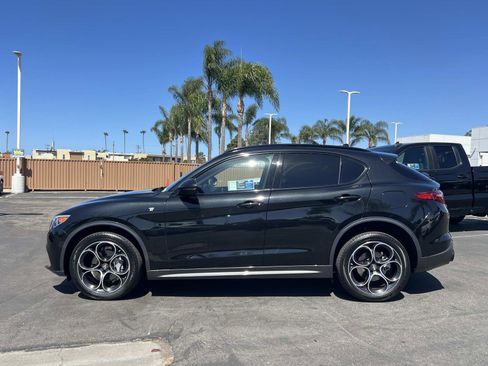 Used 2023 Alfa Romeo Stelvio Ti AWD/4WD image 2
