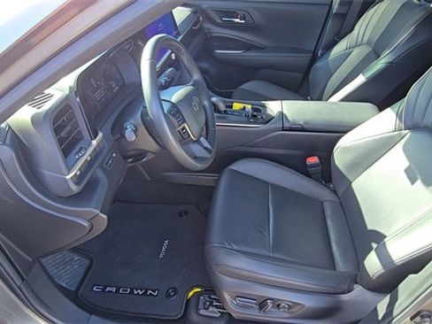 Used 2023 Toyota Crown Limited image 13