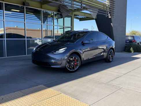Used 2020 Tesla Model Y Long Range image 1