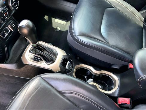 Used 2016 Jeep Renegade Limited FWD image 17