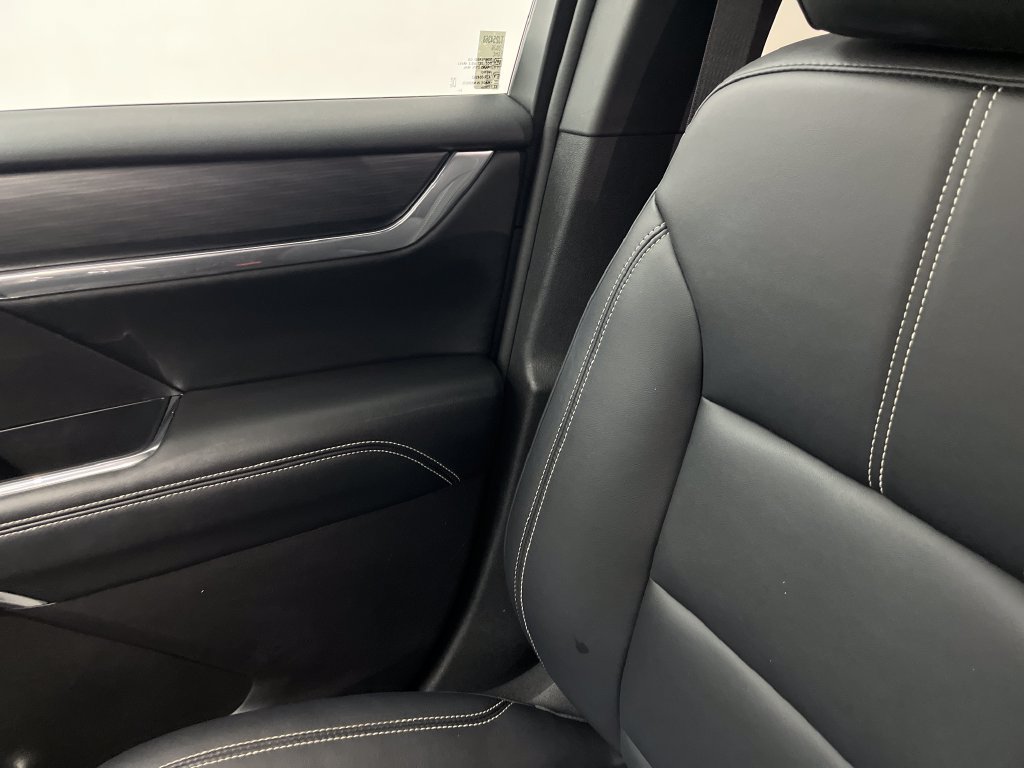 Used 2026 GMC Acadia Elevation w/ Elevation Premium Package FWD image 23