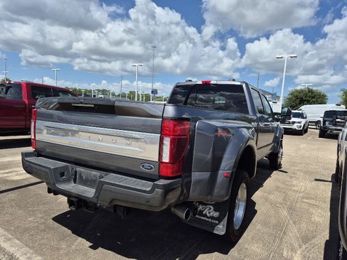 Used 2022 Ford F450 Platinum w/ FX4 Off-Road Package AWD/4WD image 3