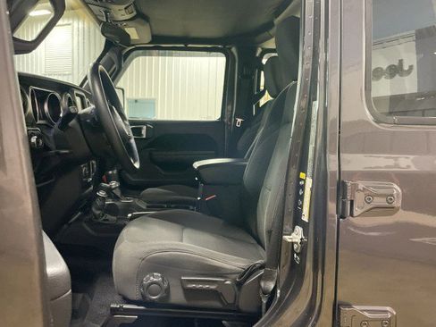 Used 2023 Jeep Gladiator Sport image 6