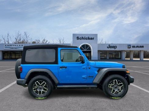 Used 2022 Jeep Wrangler Sport AWD/4WD image 2