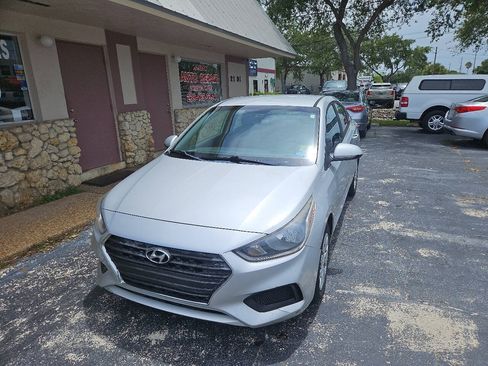 Used 2018 Hyundai Accent SE FWD image 2