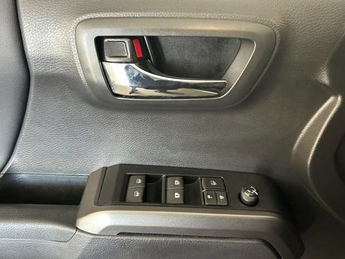 Used 2023 Toyota Tacoma TRD Off-Road w/ Technology Package AWD/4WD image 14