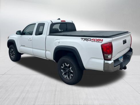 Used 2016 Toyota Tacoma TRD Off-Road w/ Towing Package AWD/4WD image 4