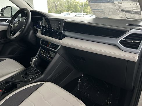 New 2026 Volkswagen Taos SE image 33