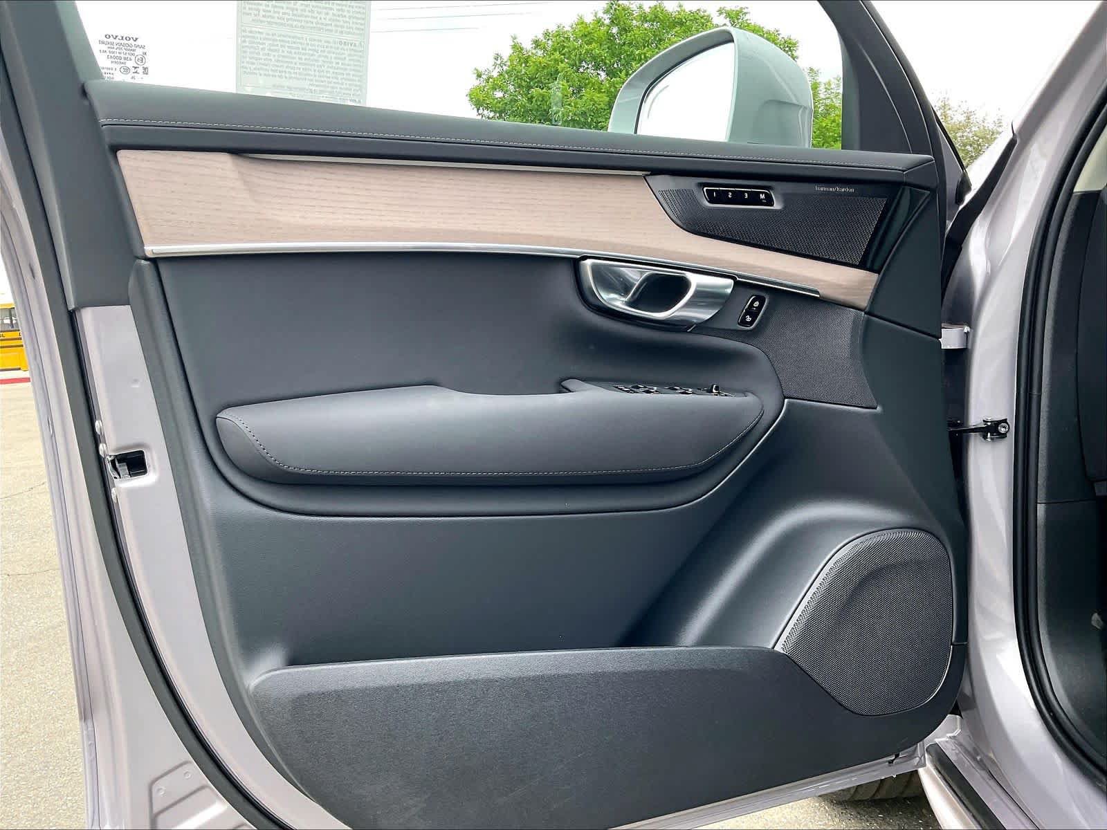 New 2027 Volvo XC90 B6 Plus AWD/4WD image 22