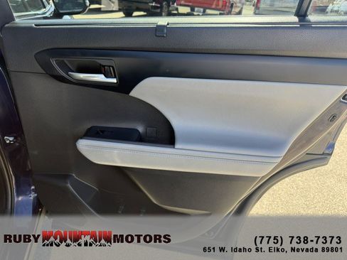 Used 2022 Toyota Highlander XLE image 22