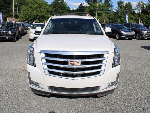 Used 2020 Cadillac Escalade ESV Premium Luxury AWD/4WD image 3