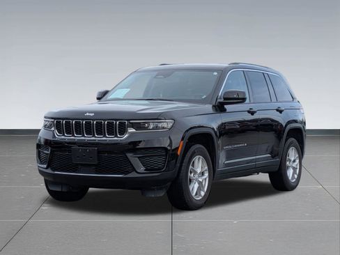 Used 2023 Jeep Grand Cherokee Laredo image 10