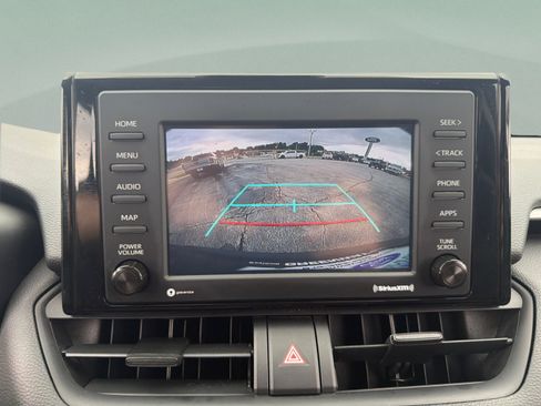 Used 2021 Toyota RAV4 LE AWD/4WD image 25