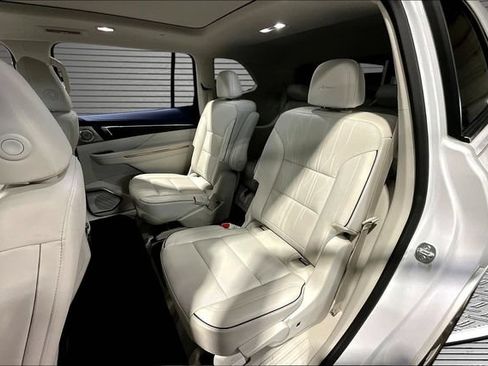 Used 2025 Buick Enclave Avenir w/ Super Cruise Package FWD image 20