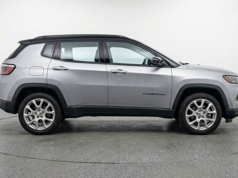 Used 2025 Jeep Compass Limited AWD/4WD image 11