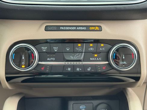 Used 2022 Ford Escape Titanium w/ Class II Trailer Tow Package AWD/4WD image 25