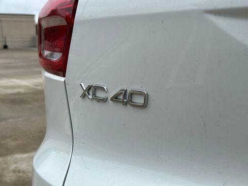 Certified 2026 Volvo XC40 B5 Plus AWD/4WD image 37