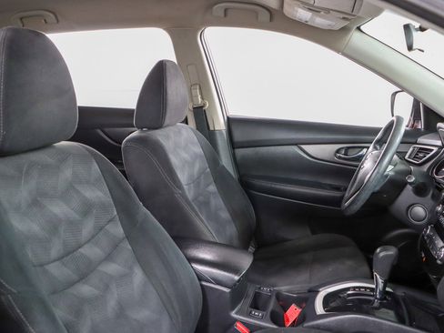 Used 2016 Nissan Rogue SV image 26